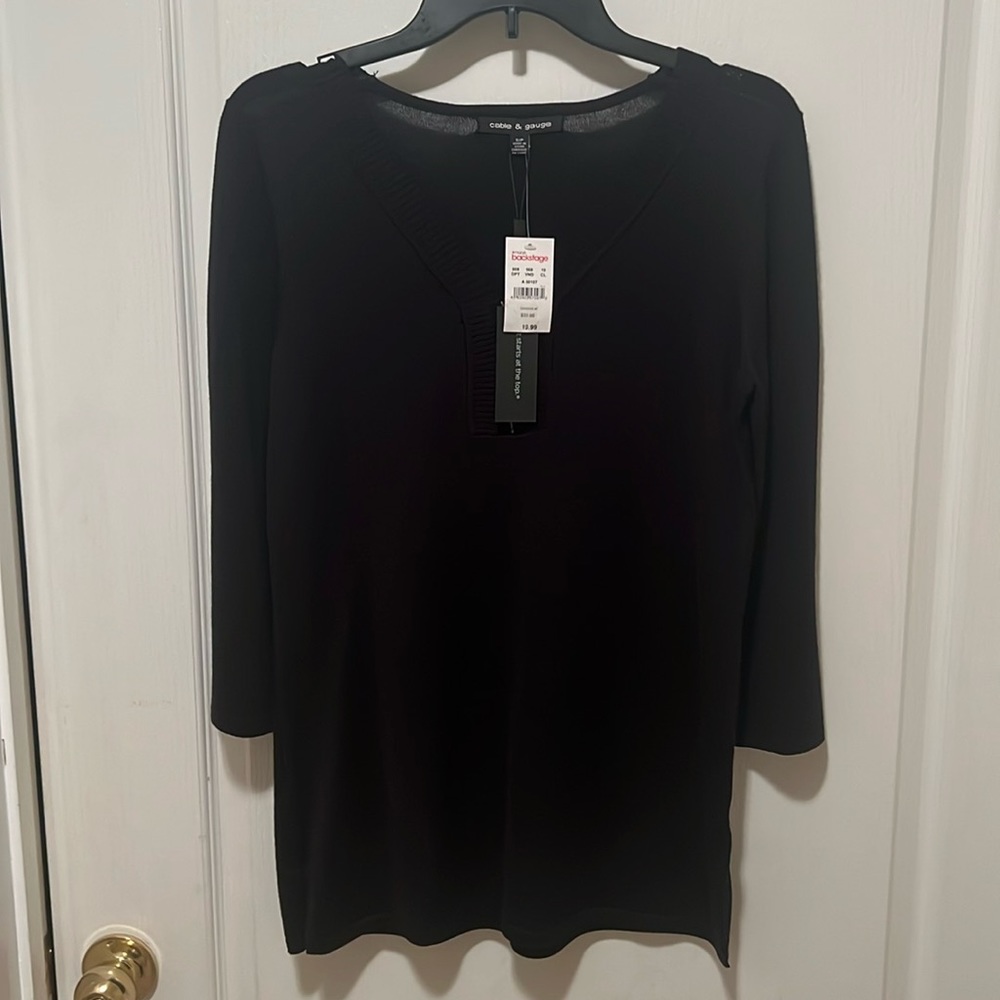 NWT Cable & Gauge lightweight. pullover sweater. Year-round wear. Size: Small